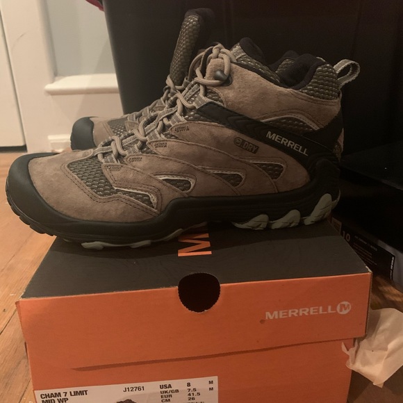 Boots - Picture 1 of 7